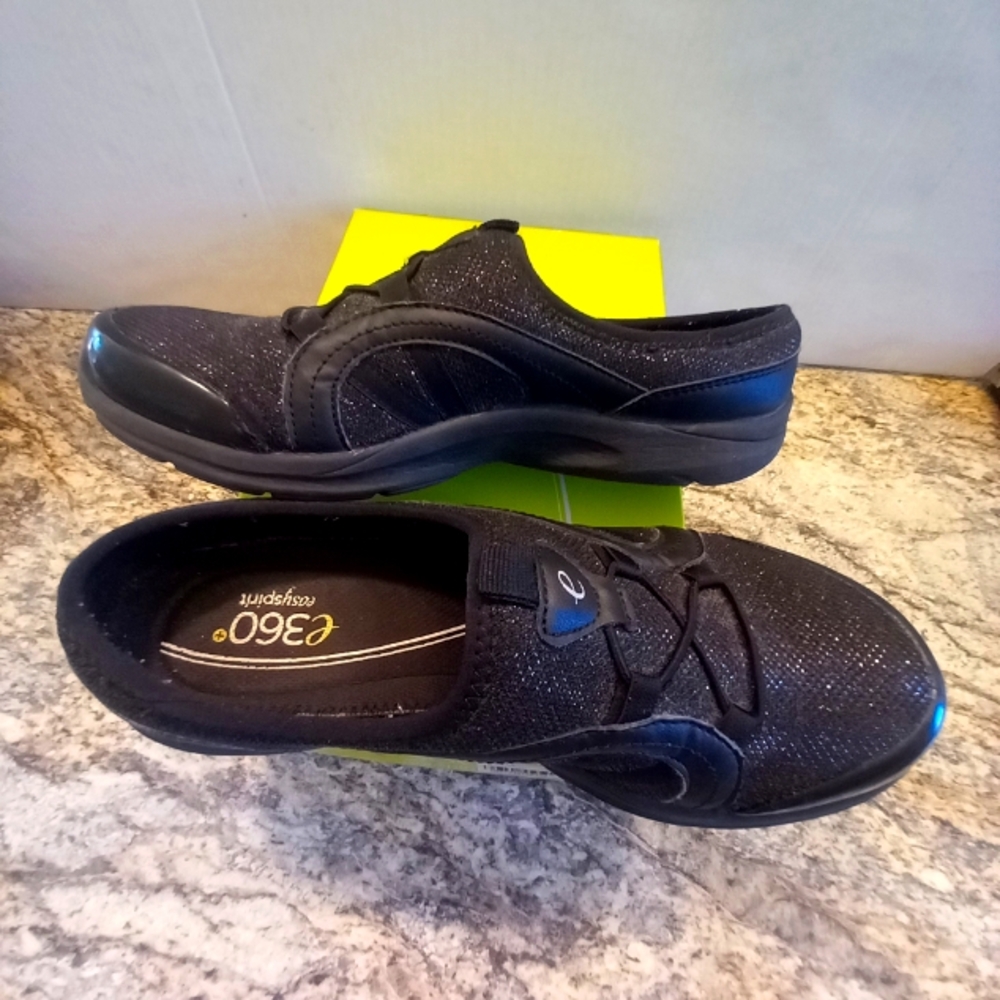 New in box E360 TRAVEL TIME CLOGS  size 8